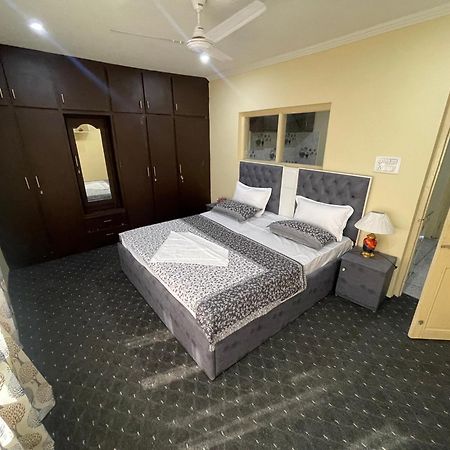 Khwaab Gah By The Khayabaan-Homestay Apartments Fully Furnished With Functional Kitchen, Wifi & Parking In City Centre Srinagar  Exterior photo