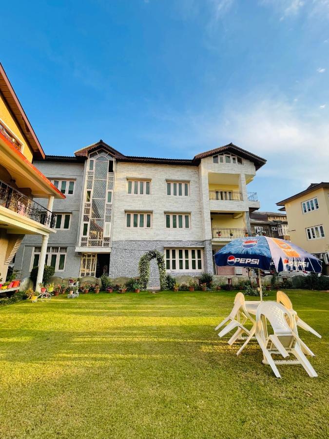 Khwaab Gah By The Khayabaan-Homestay Apartments Fully Furnished With Functional Kitchen, Wifi & Parking In City Centre Srinagar  Exterior photo