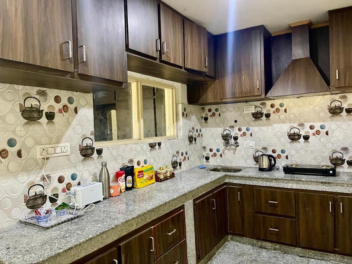 Khwaab Gah By The Khayabaan-Homestay Apartments Fully Furnished With Functional Kitchen, Wifi & Parking In City Centre Srinagar  Exterior photo