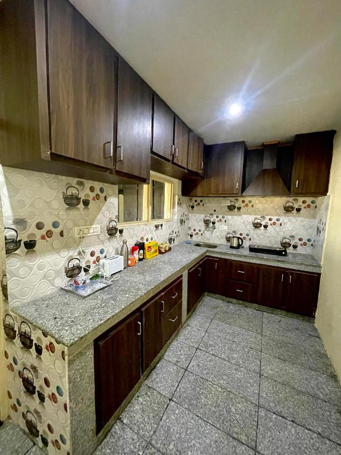 Khwaab Gah By The Khayabaan-Homestay Apartments Fully Furnished With Functional Kitchen, Wifi & Parking In City Centre Srinagar  Exterior photo