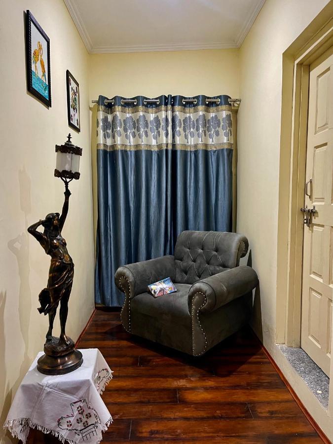 Khwaab Gah By The Khayabaan-Homestay Apartments Fully Furnished With Functional Kitchen, Wifi & Parking In City Centre Srinagar  Exterior photo