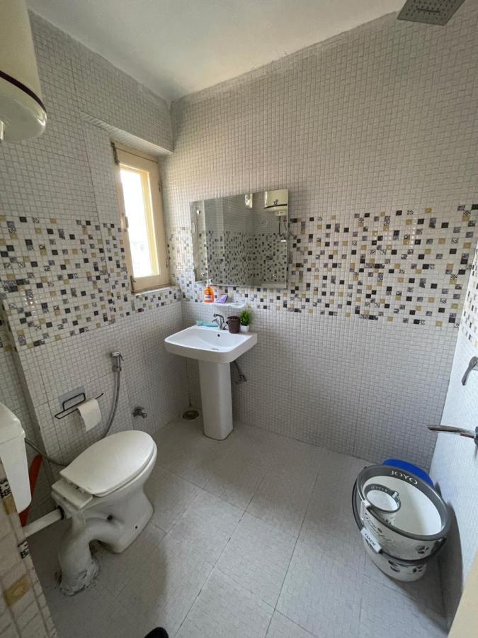 Khwaab Gah By The Khayabaan-Homestay Apartments Fully Furnished With Functional Kitchen, Wifi & Parking In City Centre Srinagar  Exterior photo