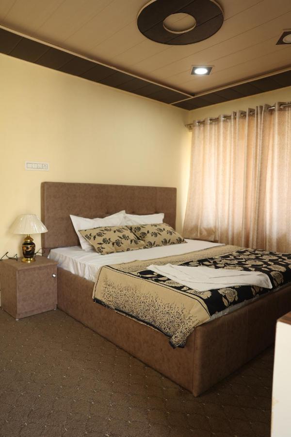 Khwaab Gah By The Khayabaan-Homestay Apartments Fully Furnished With Functional Kitchen, Wifi & Parking In City Centre Srinagar  Exterior photo