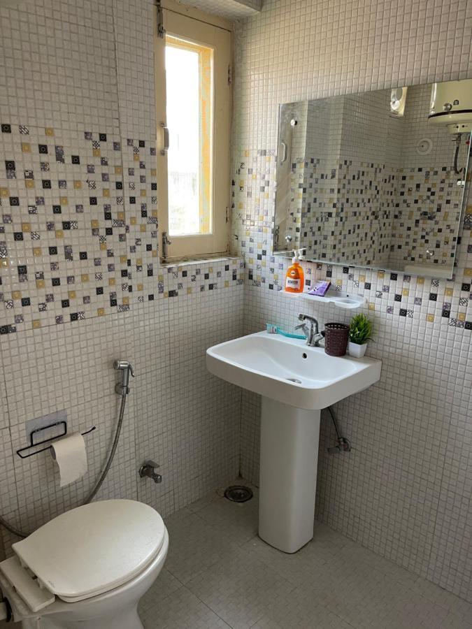 Khwaab Gah By The Khayabaan-Homestay Apartments Fully Furnished With Functional Kitchen, Wifi & Parking In City Centre Srinagar  Room photo