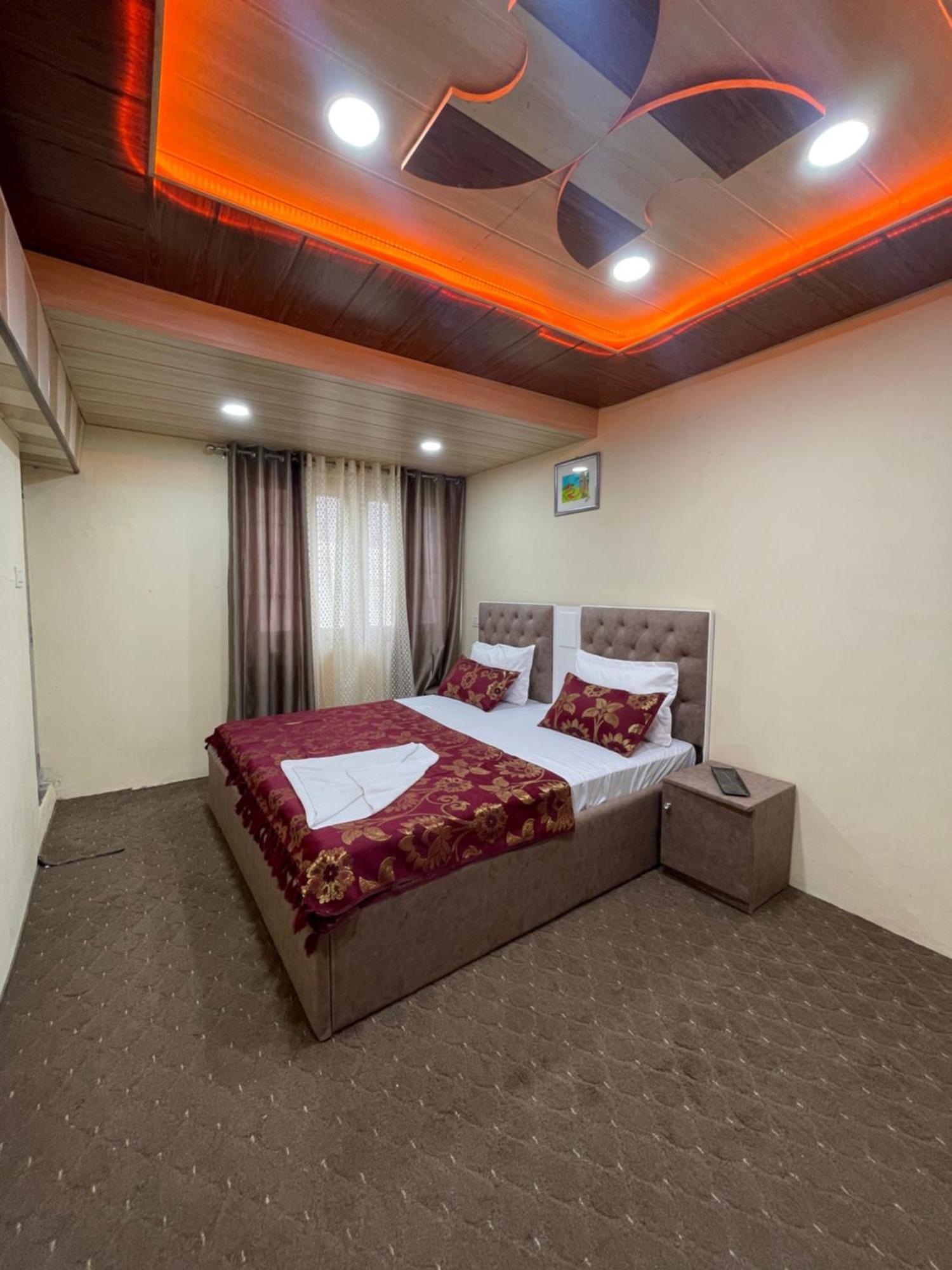 Khwaab Gah By The Khayabaan-Homestay Apartments Fully Furnished With Functional Kitchen, Wifi & Parking In City Centre Srinagar  Exterior photo