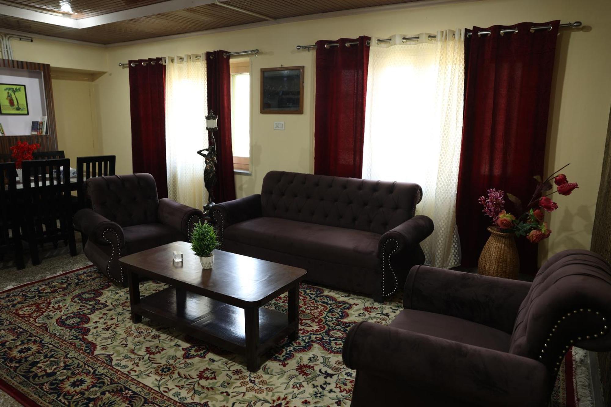 Khwaab Gah By The Khayabaan-Homestay Apartments Fully Furnished With Functional Kitchen, Wifi & Parking In City Centre Srinagar  Exterior photo