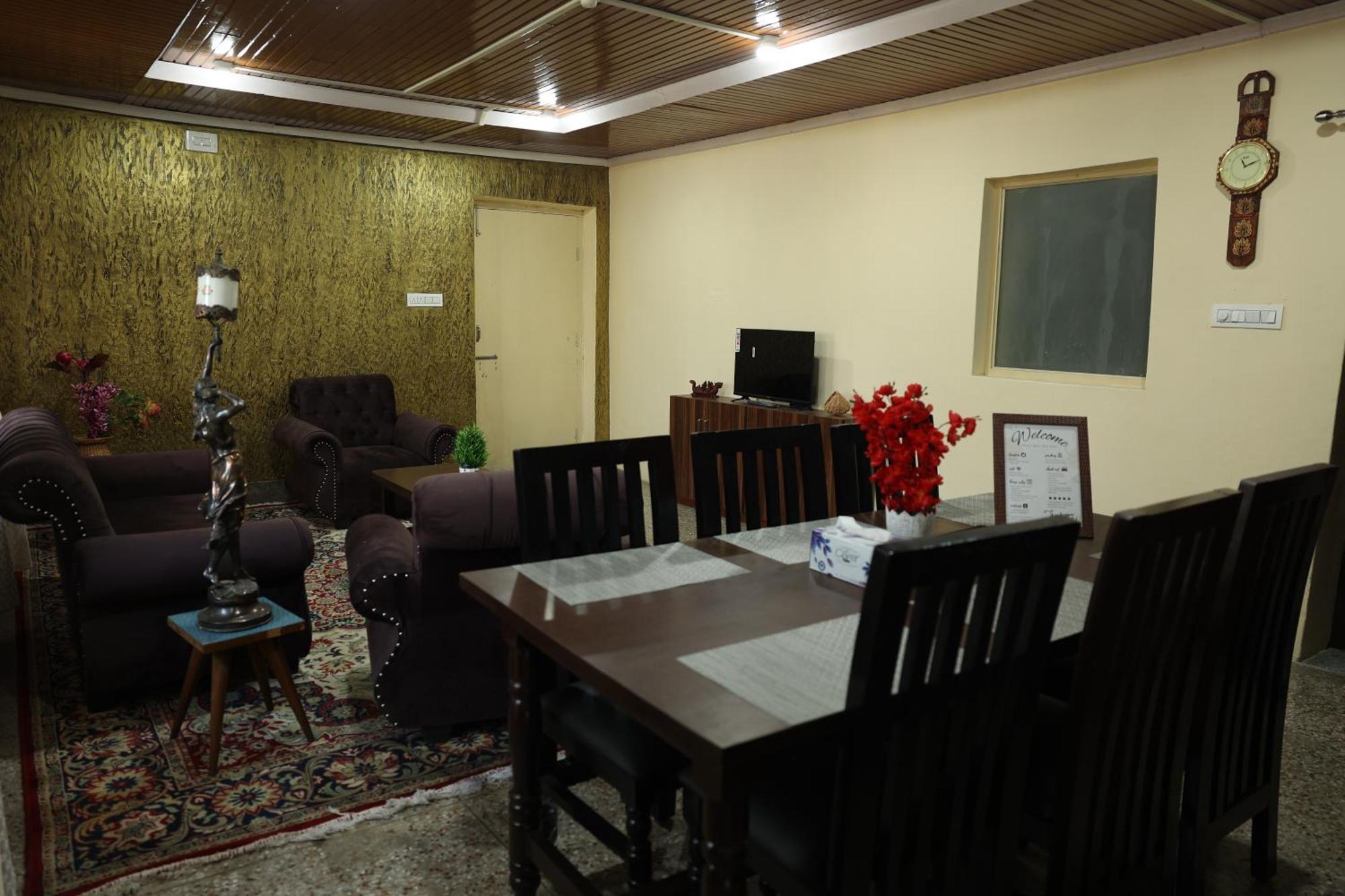 Khwaab Gah By The Khayabaan-Homestay Apartments Fully Furnished With Functional Kitchen, Wifi & Parking In City Centre Srinagar  Exterior photo