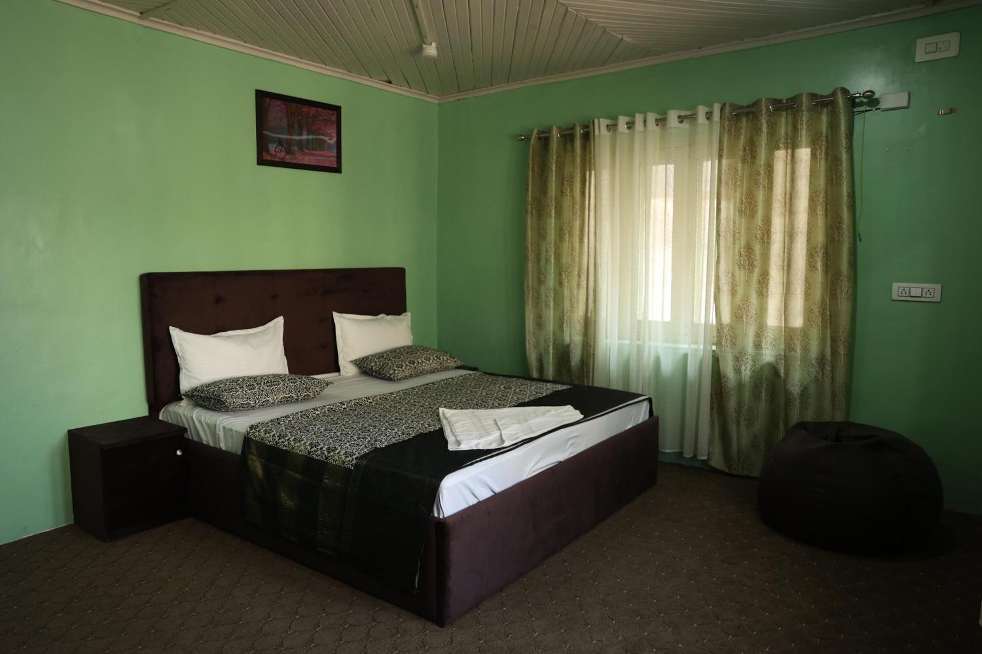 Khwaab Gah By The Khayabaan-Homestay Apartments Fully Furnished With Functional Kitchen, Wifi & Parking In City Centre Srinagar  Exterior photo