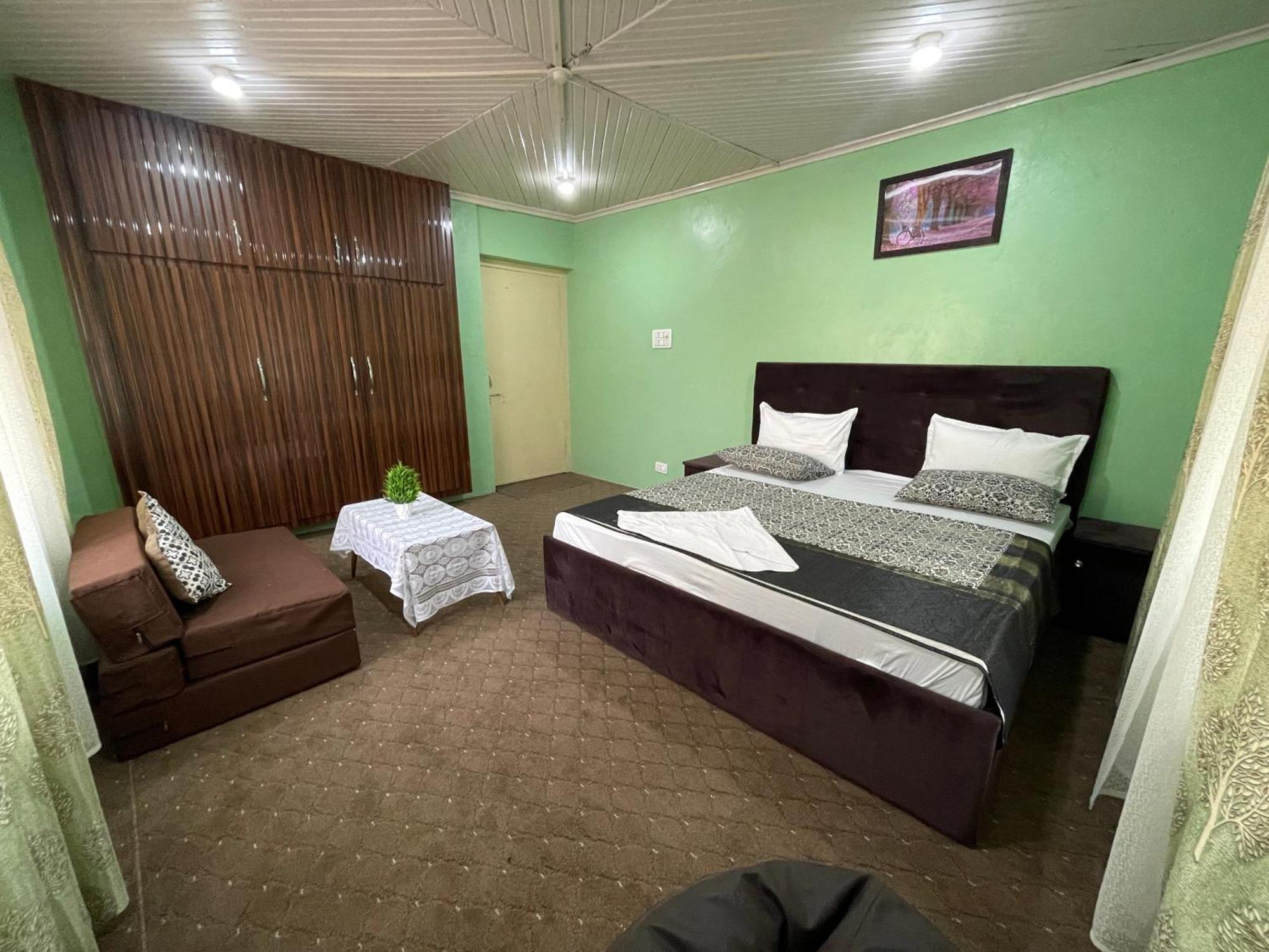 Khwaab Gah By The Khayabaan-Homestay Apartments Fully Furnished With Functional Kitchen, Wifi & Parking In City Centre Srinagar  Exterior photo