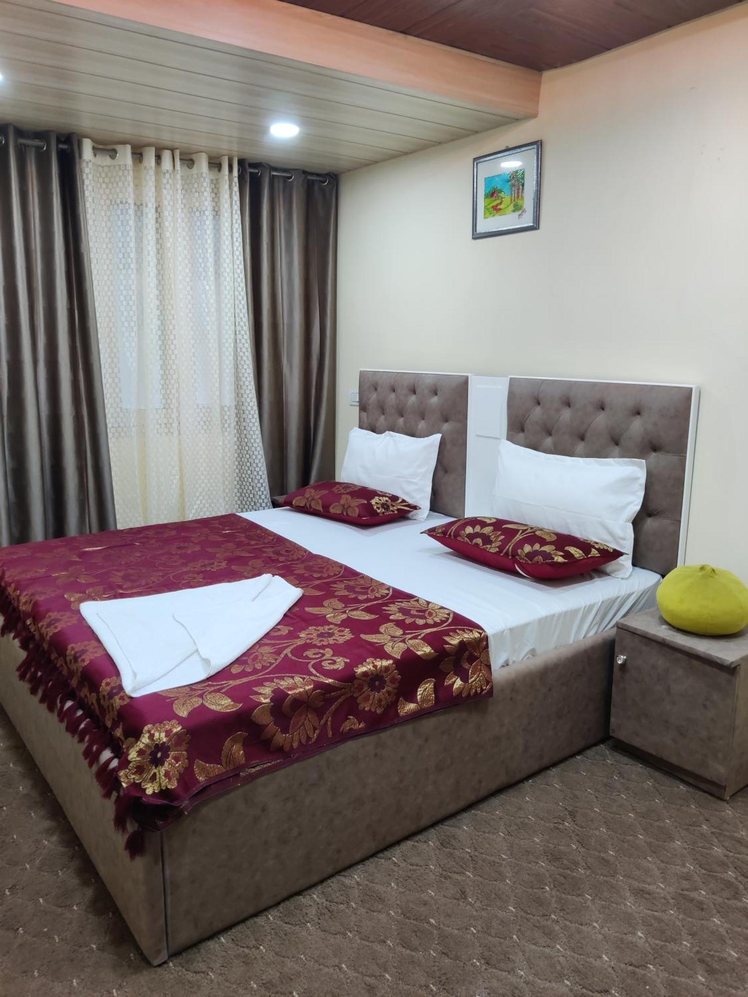 Khwaab Gah By The Khayabaan-Homestay Apartments Fully Furnished With Functional Kitchen, Wifi & Parking In City Centre Srinagar  Exterior photo
