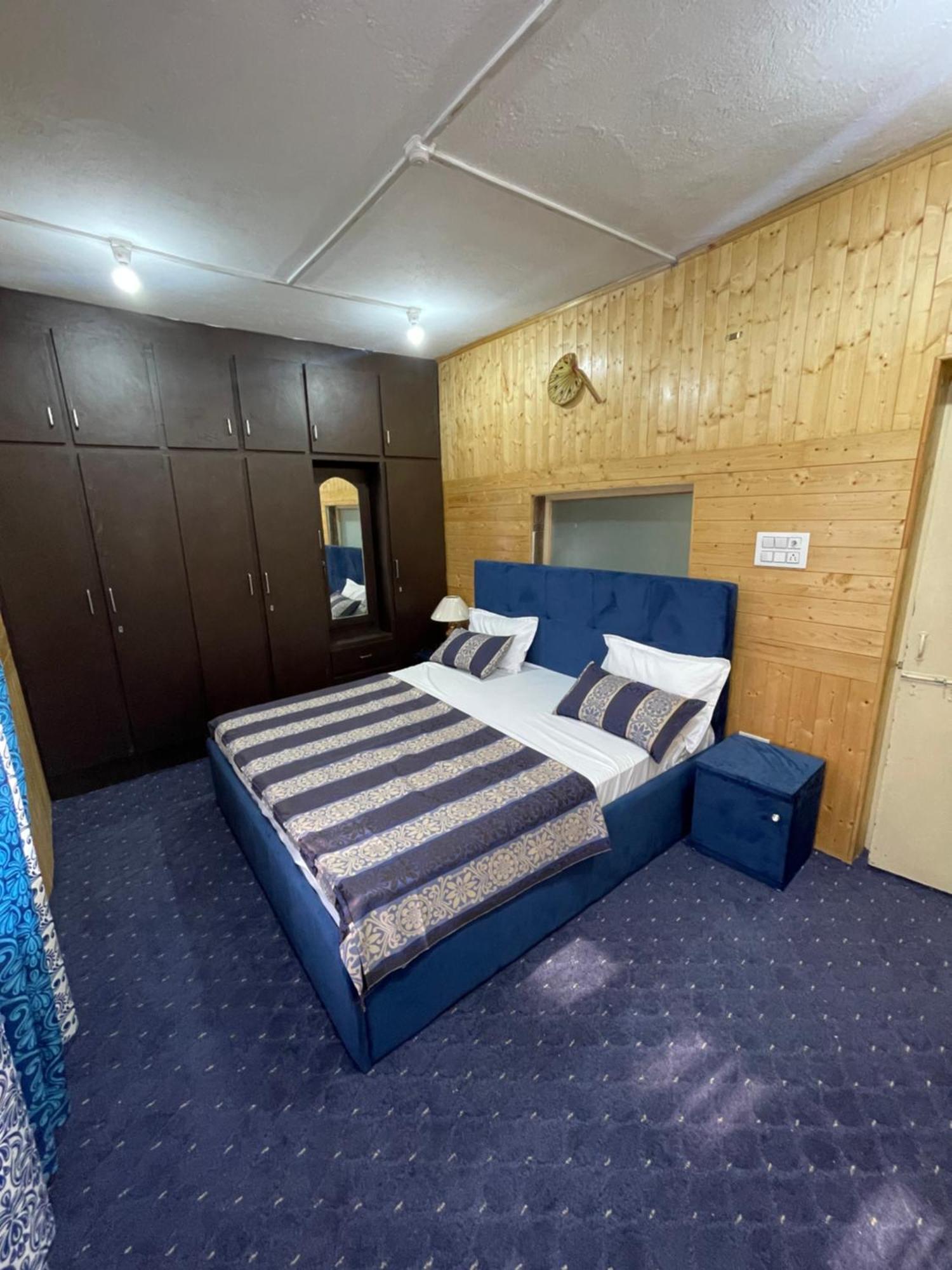 Khwaab Gah By The Khayabaan-Homestay Apartments Fully Furnished With Functional Kitchen, Wifi & Parking In City Centre Srinagar  Exterior photo