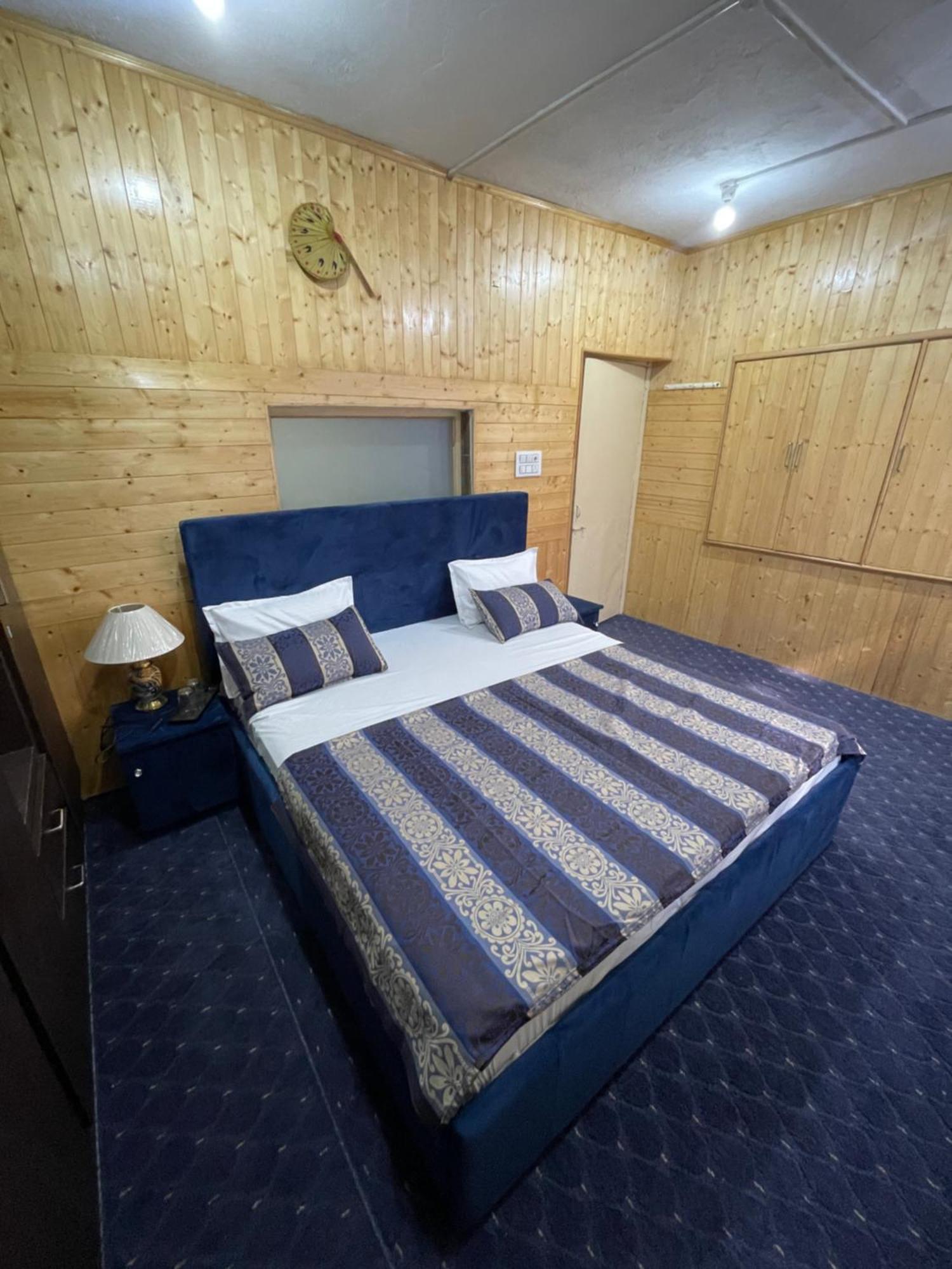 Khwaab Gah By The Khayabaan-Homestay Apartments Fully Furnished With Functional Kitchen, Wifi & Parking In City Centre Srinagar  Exterior photo