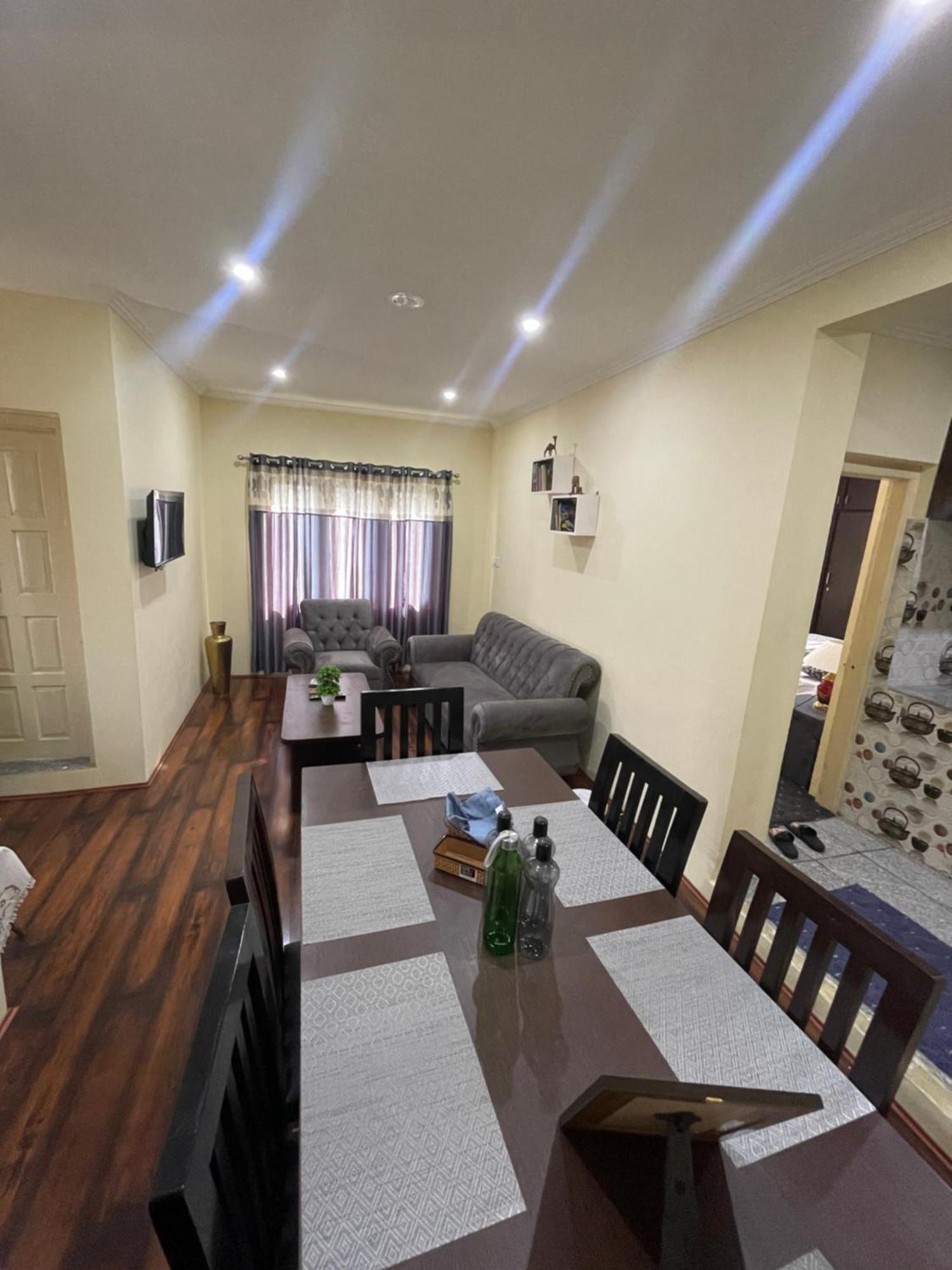 Khwaab Gah By The Khayabaan-Homestay Apartments Fully Furnished With Functional Kitchen, Wifi & Parking In City Centre Srinagar  Exterior photo