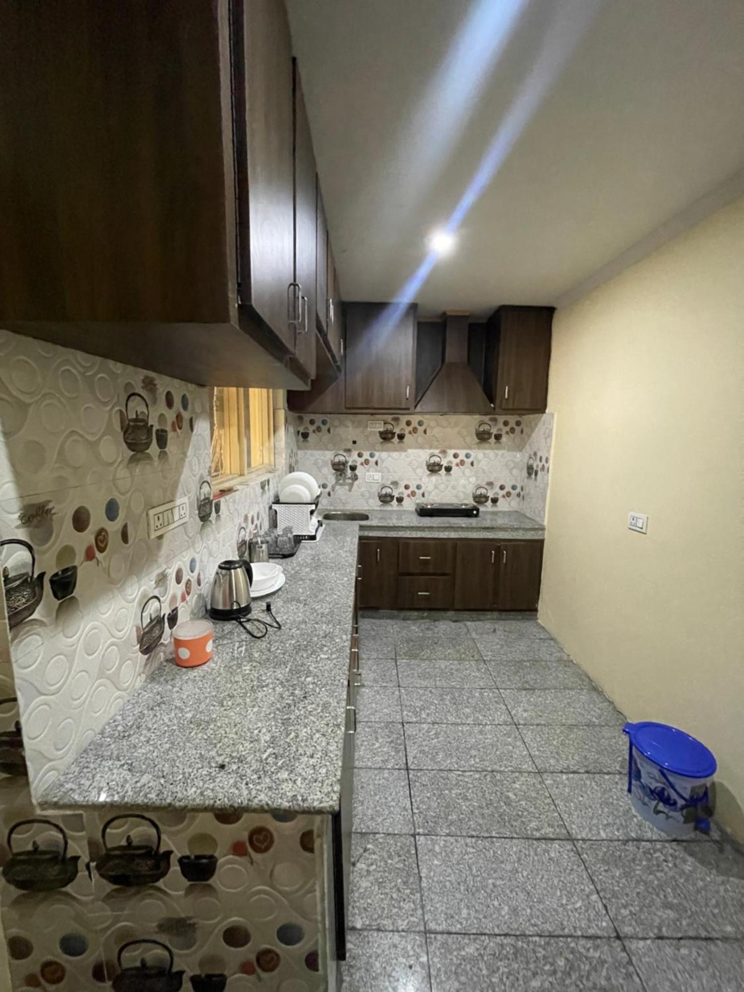 Khwaab Gah By The Khayabaan-Homestay Apartments Fully Furnished With Functional Kitchen, Wifi & Parking In City Centre Srinagar  Exterior photo