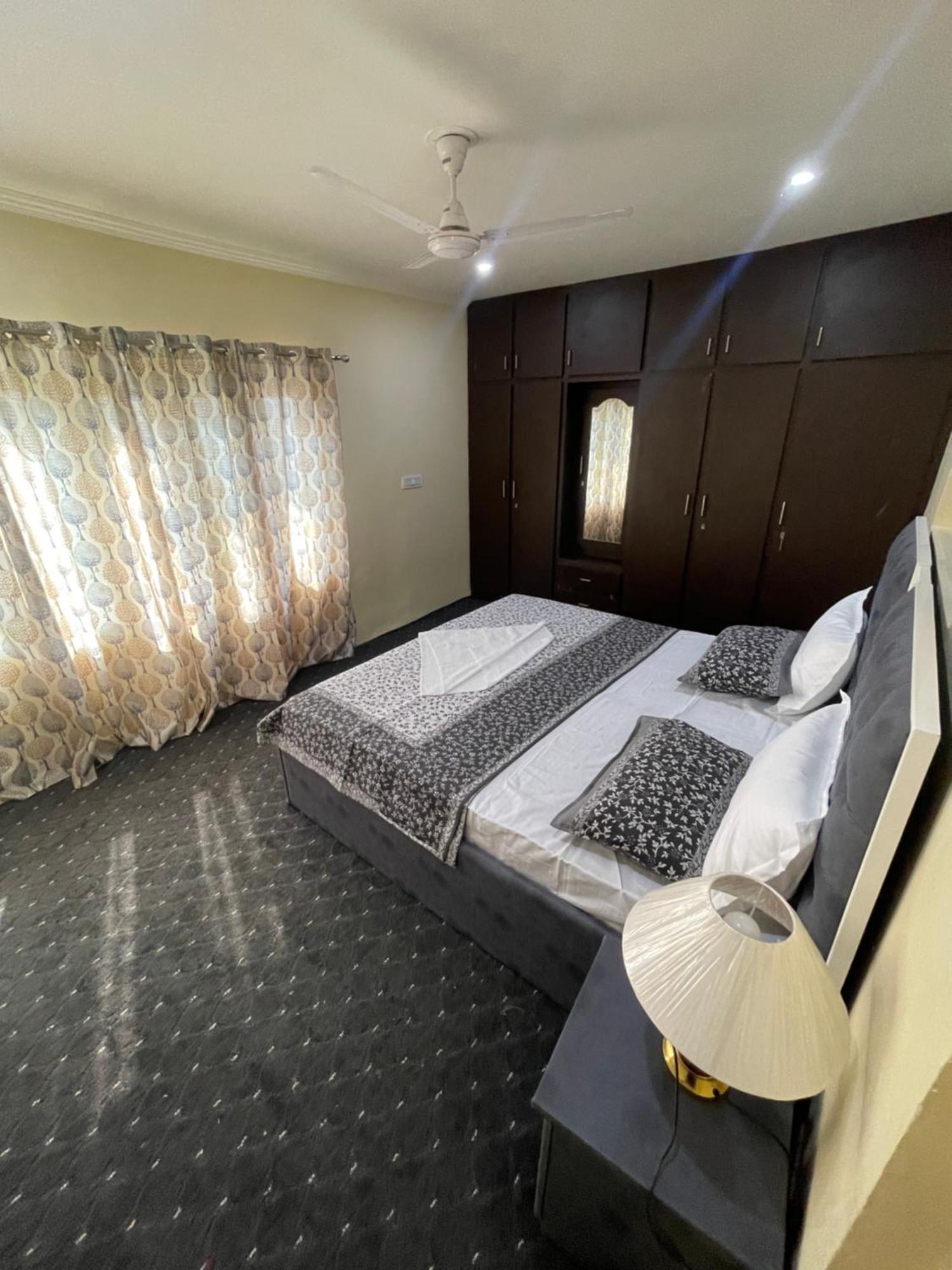 Khwaab Gah By The Khayabaan-Homestay Apartments Fully Furnished With Functional Kitchen, Wifi & Parking In City Centre Srinagar  Exterior photo