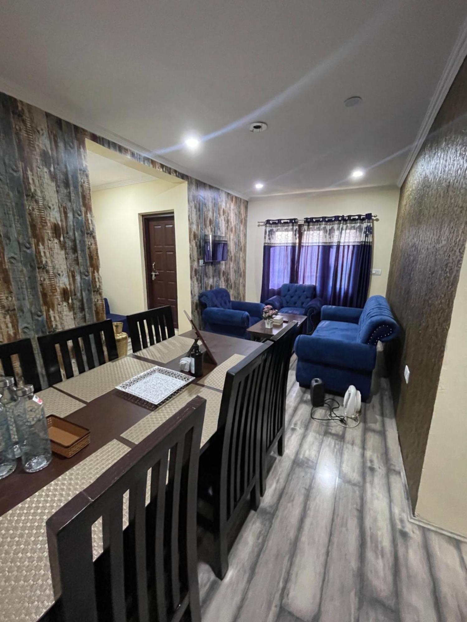 Khwaab Gah By The Khayabaan-Homestay Apartments Fully Furnished With Functional Kitchen, Wifi & Parking In City Centre Srinagar  Exterior photo