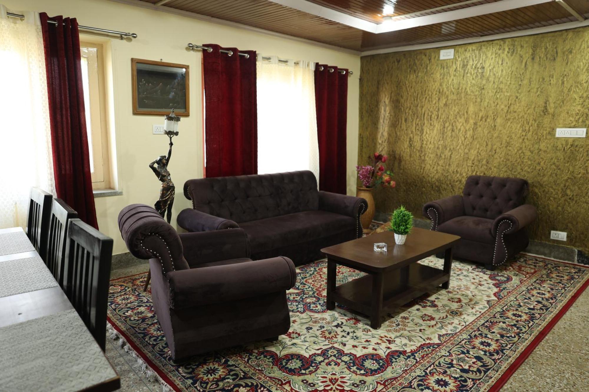 Khwaab Gah By The Khayabaan-Homestay Apartments Fully Furnished With Functional Kitchen, Wifi & Parking In City Centre Srinagar  Exterior photo
