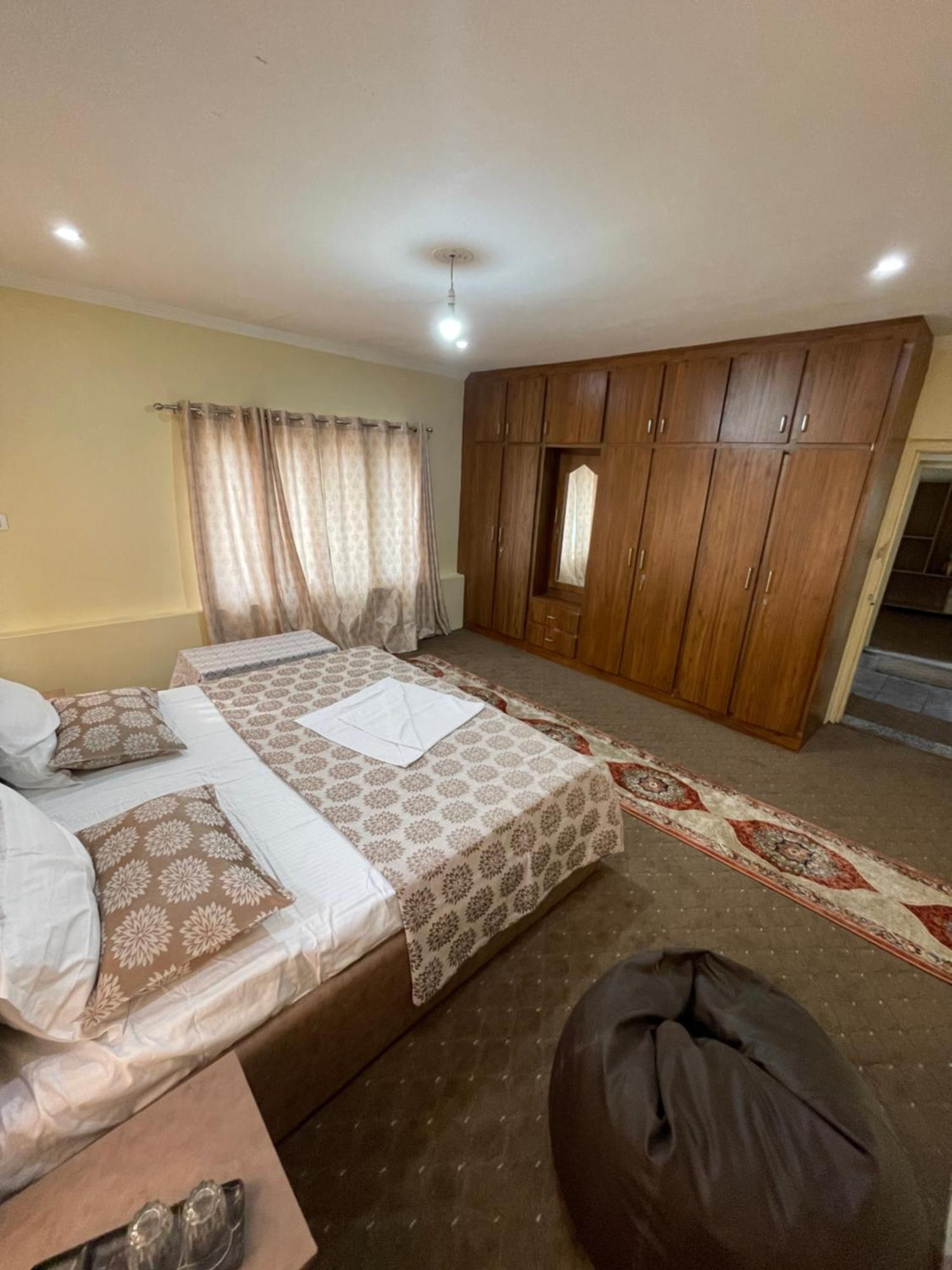 Khwaab Gah By The Khayabaan-Homestay Apartments Fully Furnished With Functional Kitchen, Wifi & Parking In City Centre Srinagar  Exterior photo