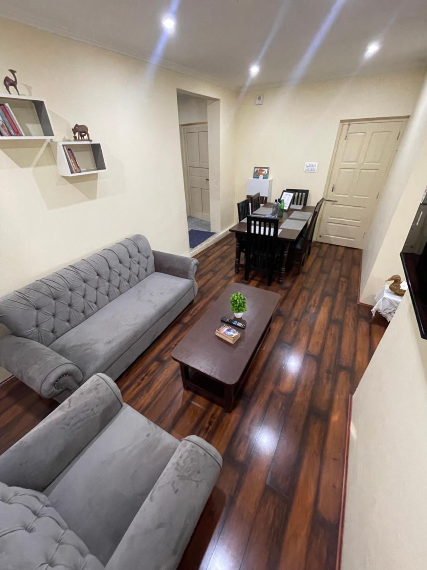 Khwaab Gah By The Khayabaan-Homestay Apartments Fully Furnished With Functional Kitchen, Wifi & Parking In City Centre Srinagar  Room photo